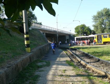 Primăria desfiinţează trecerea de pietoni de pe podul de peste Bulevardul Dacia 